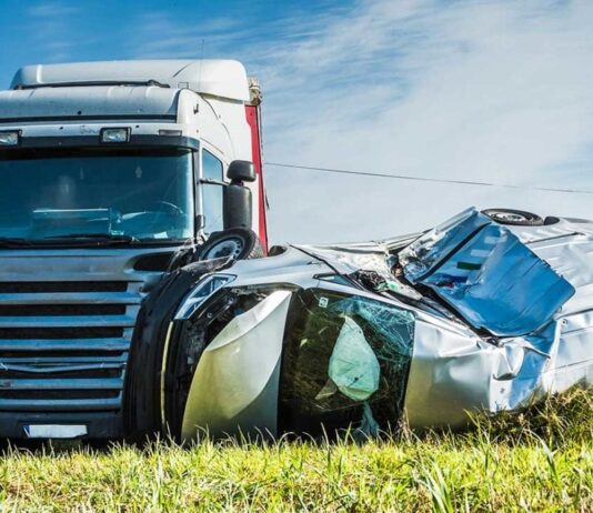 Why You Should Hire A Personal Injury Lawyer For Truck Accidents